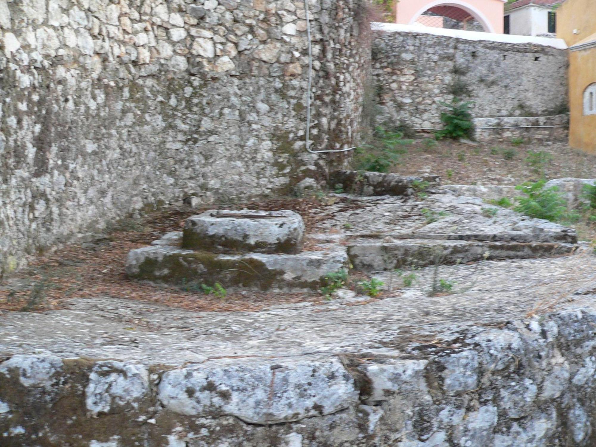 Evangelia Agia Efimia Bagian luar foto