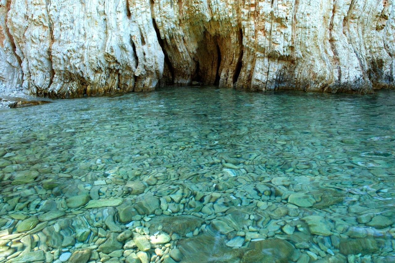 Evangelia Agia Efimia Bagian luar foto