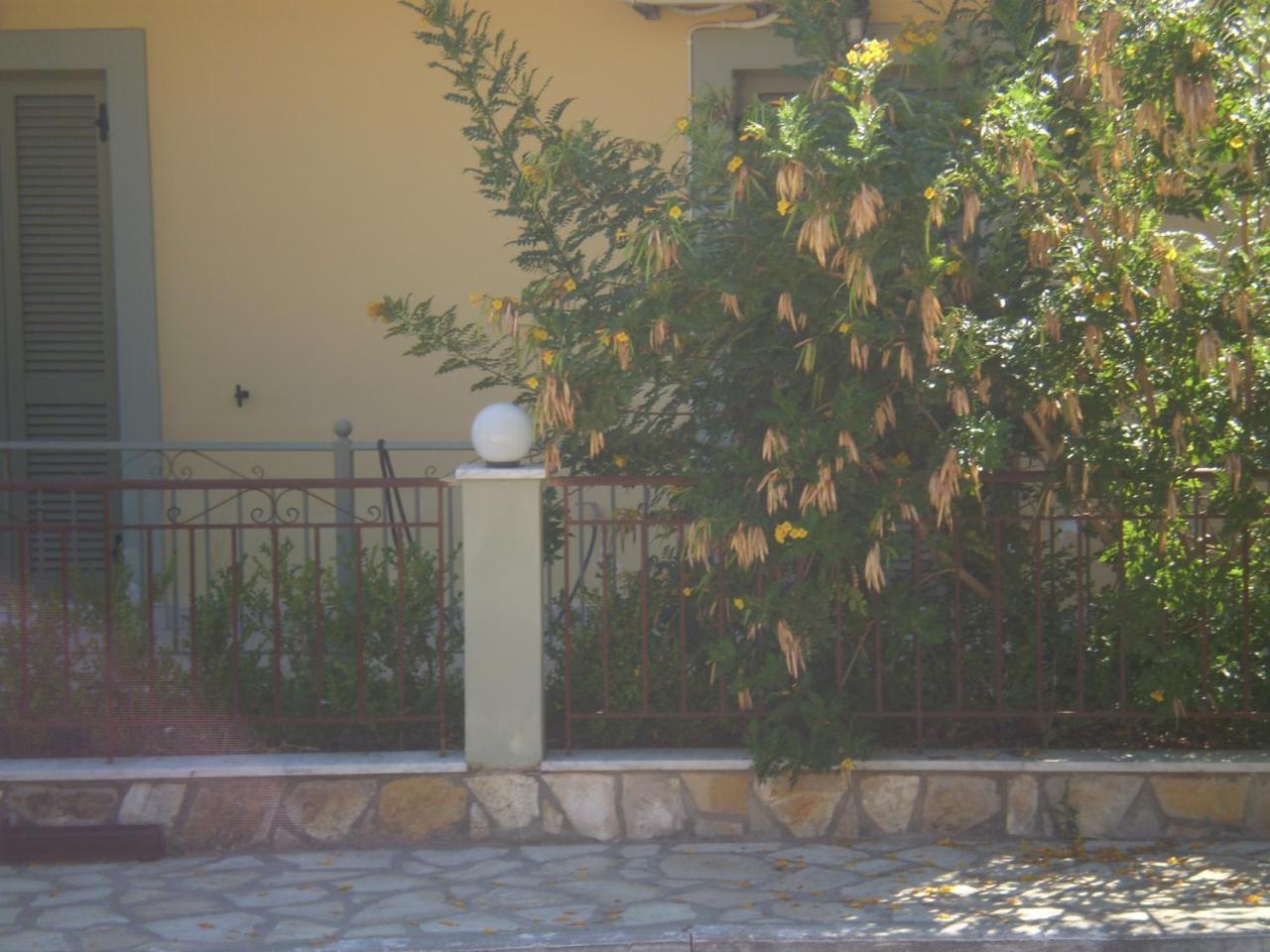 Evangelia Agia Efimia Bagian luar foto