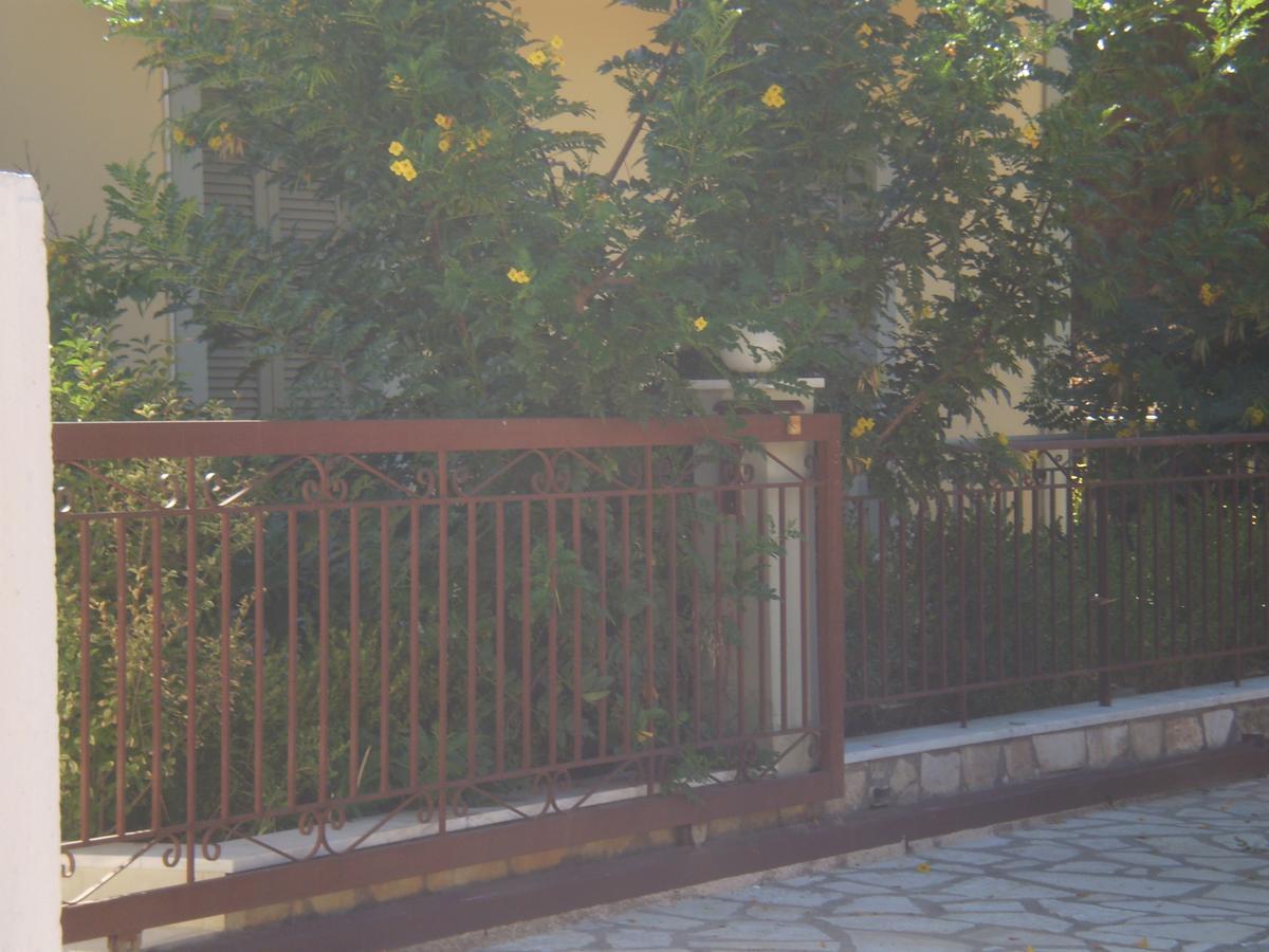 Evangelia Agia Efimia Bagian luar foto